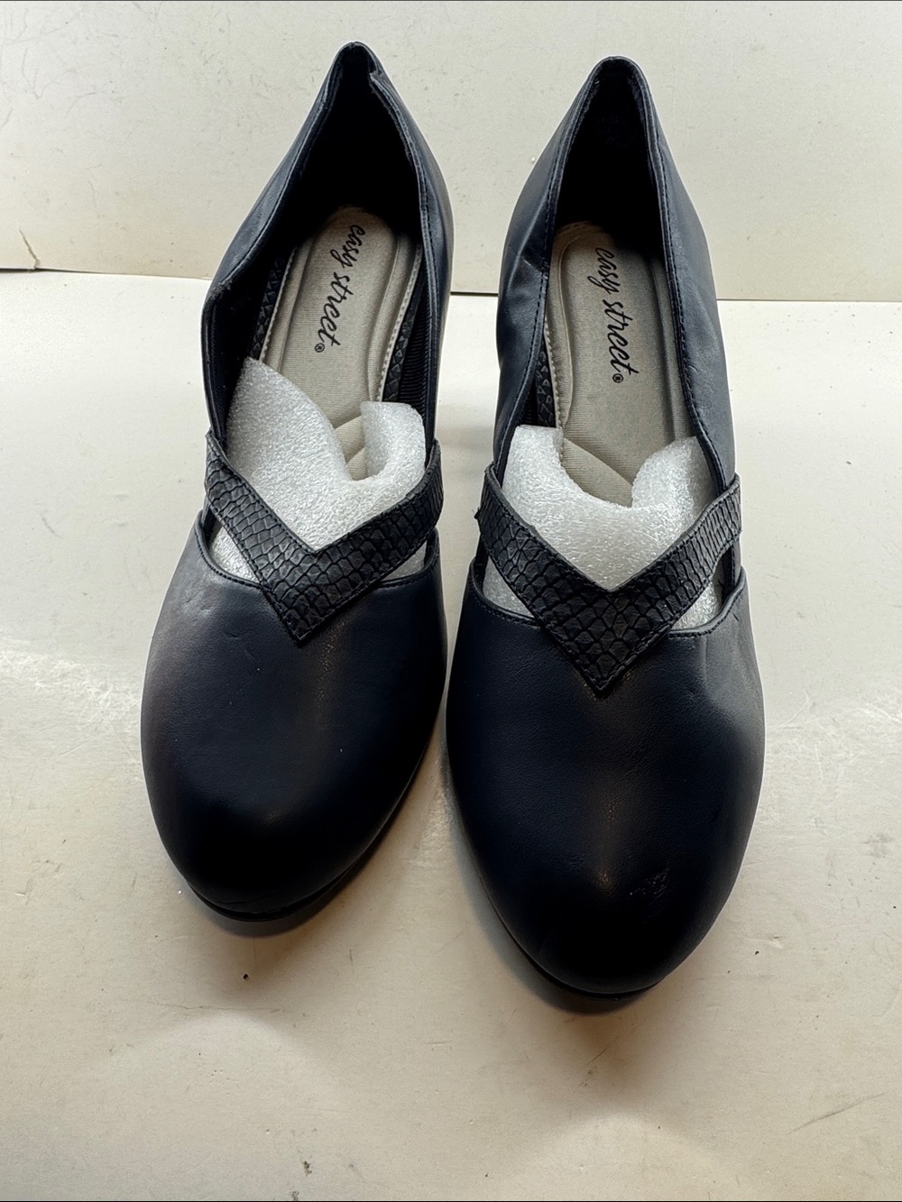easy street Black Slip-On Women's Loafers with Textured V Detail